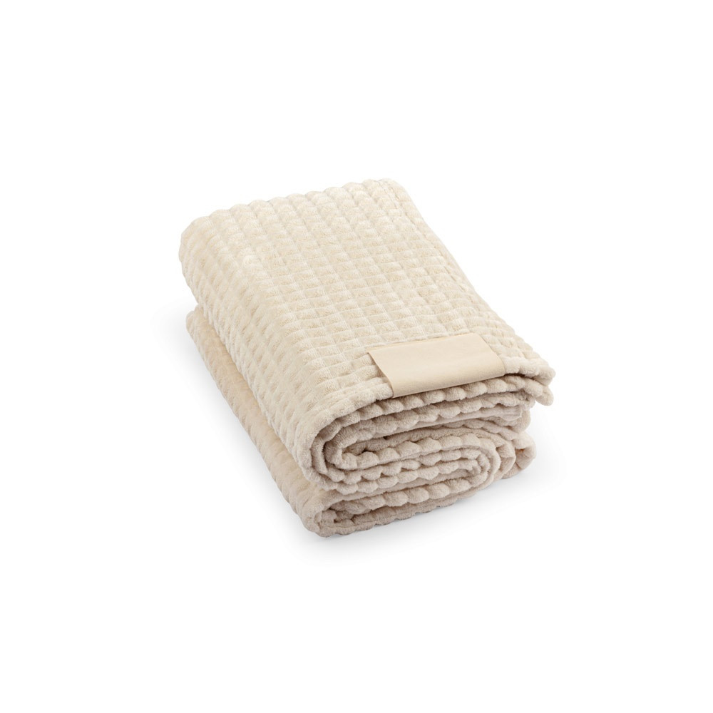 CELINE. Decke aus recyceltem Polyester (100 % rPET) mit einem Aufnäher zur individuellen Veredelung